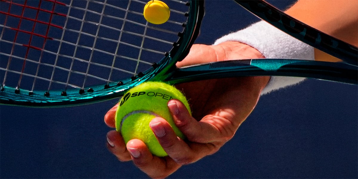 Bola de Tênis com a logo SP OPEN