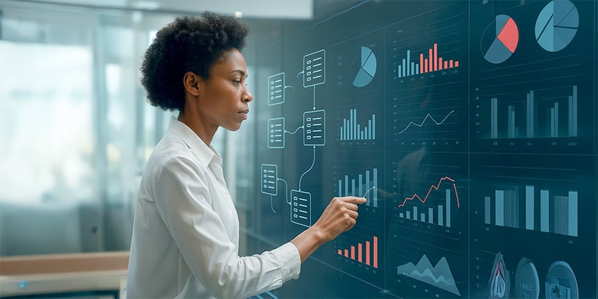 Mulher ligando processos de IA em uma tela com Model Context Protocol 